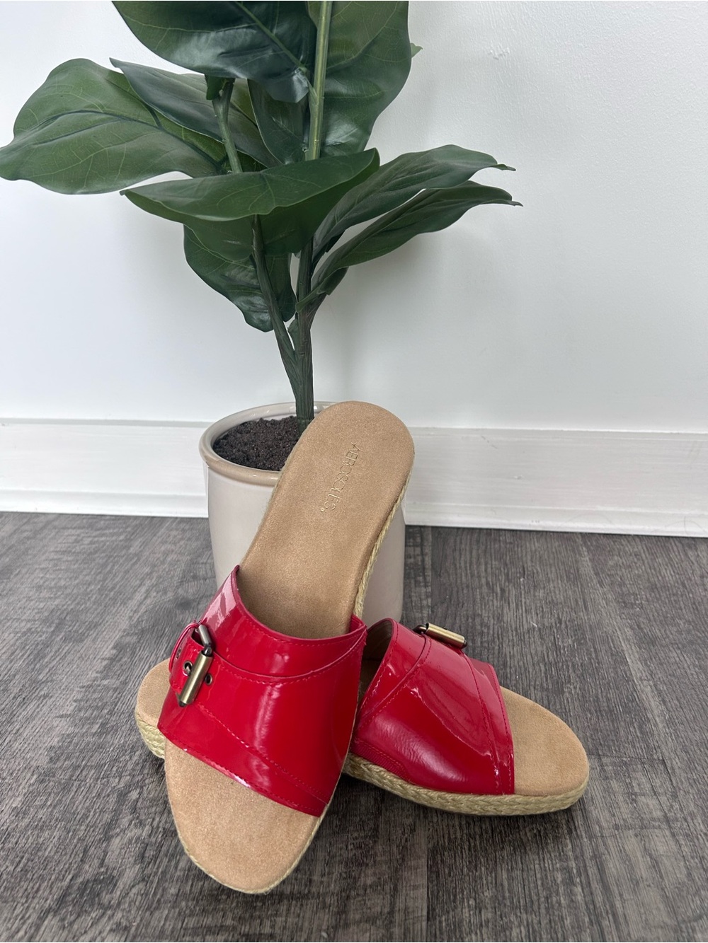 Brand New! Aerosoles Red Patent Slides Women Size 12. Memory Foam Sole